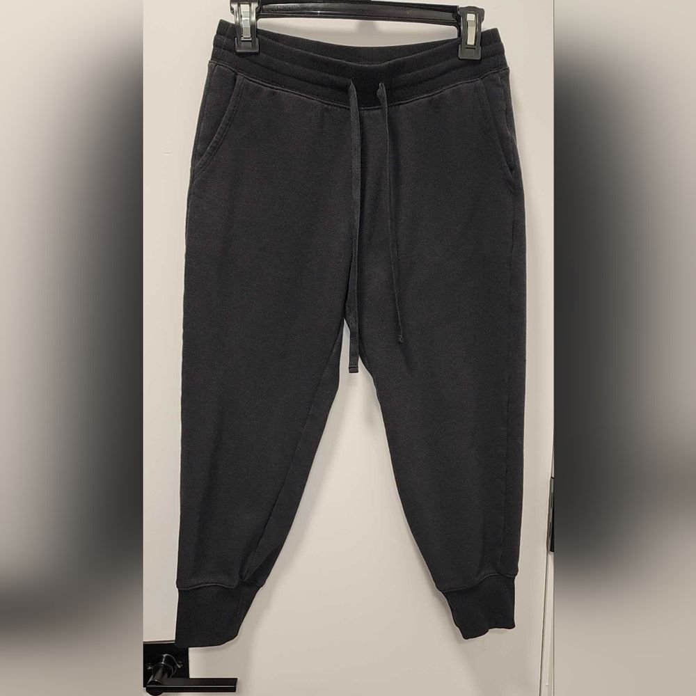 Amazon Essentials Women's Black Capri Jogger Pants Size - XS
